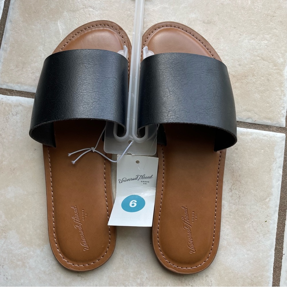 Universal Thread Sandals